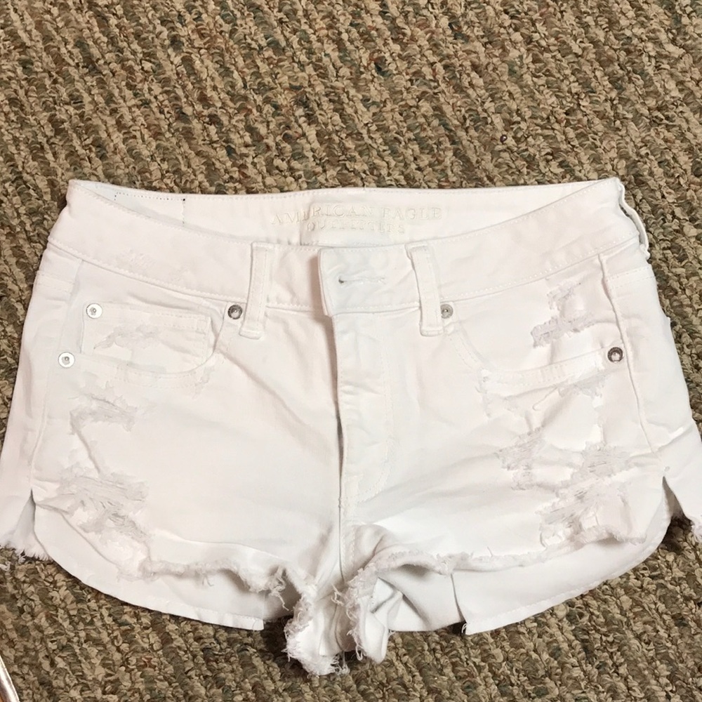 White American Eagle shorts, Size 8, fit small